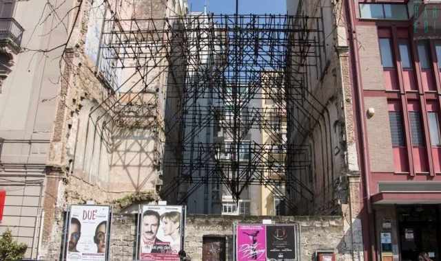 Bari, tra due palazzi di piazza Umberto c' un ''buco'': Un orrore,  l da 40 anni